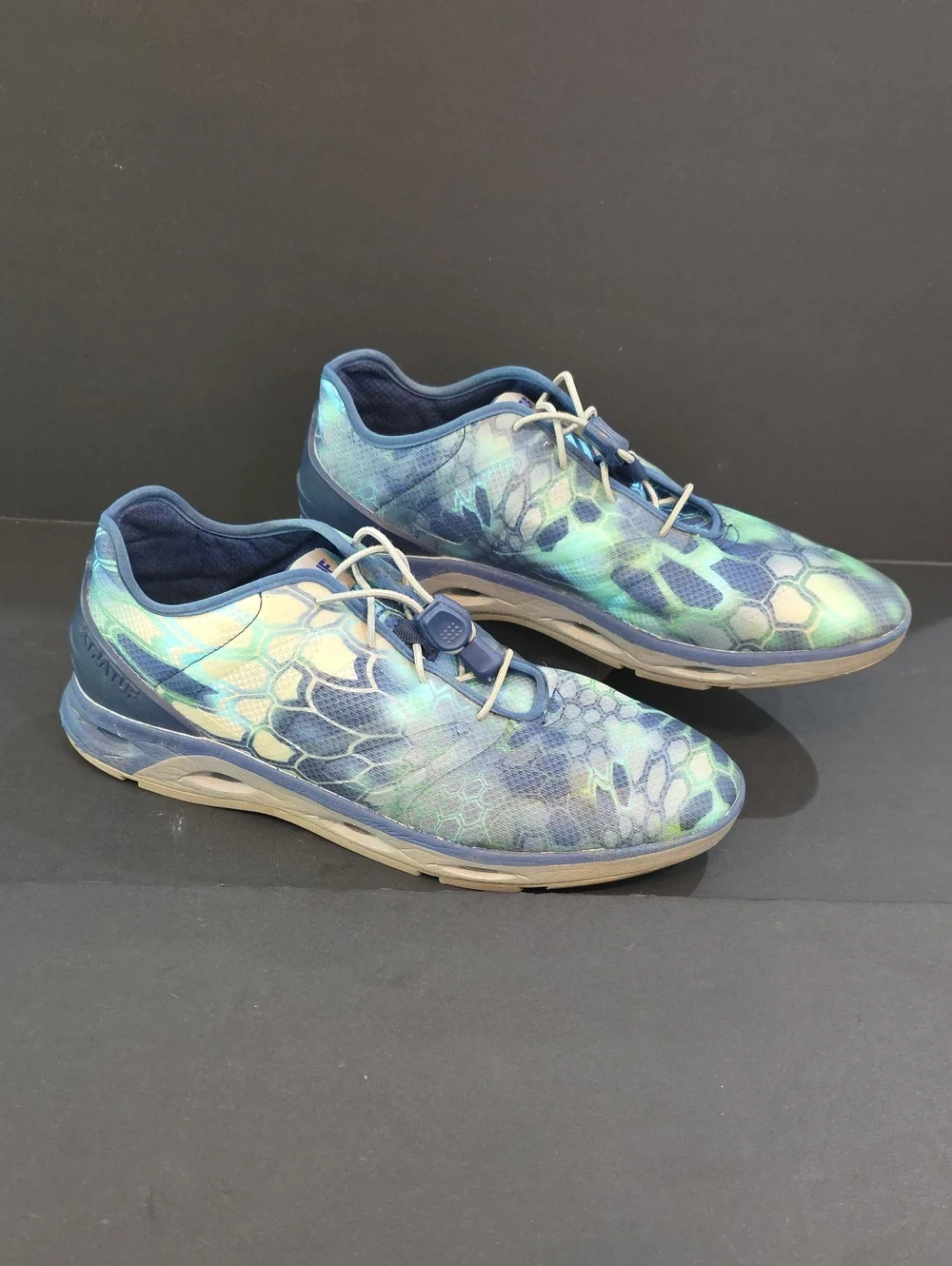 Blue-Green Men's Patterned Lace-Lock Athletic Sneakers Size 10.5